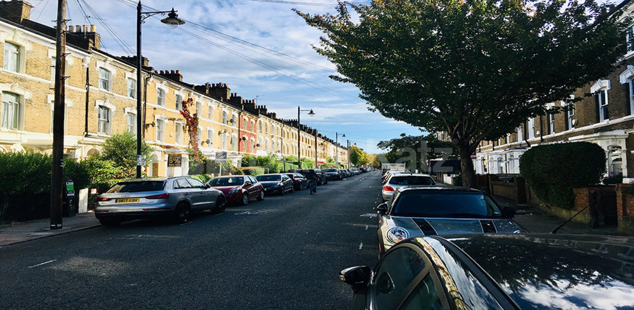 			3 Bedroom, 1 bath, 1 reception Apartment			 Ferndale Road, Clapham North 